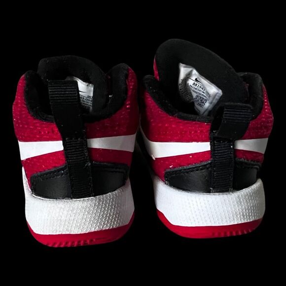 Nike Team Hustle Black University Red Infant Size 7C Unisex - Picture 3 of 5
